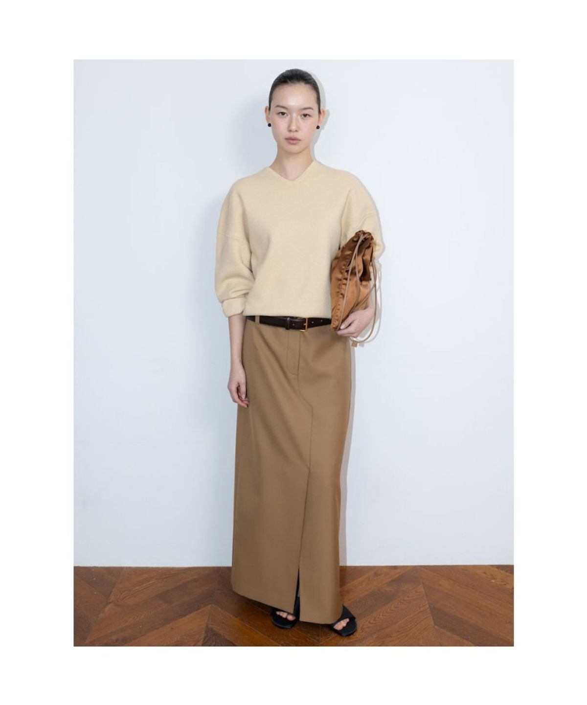 디애퍼처(THE APERTURE) 90S V Neck Knit Top  Beige (TA6251A05A)