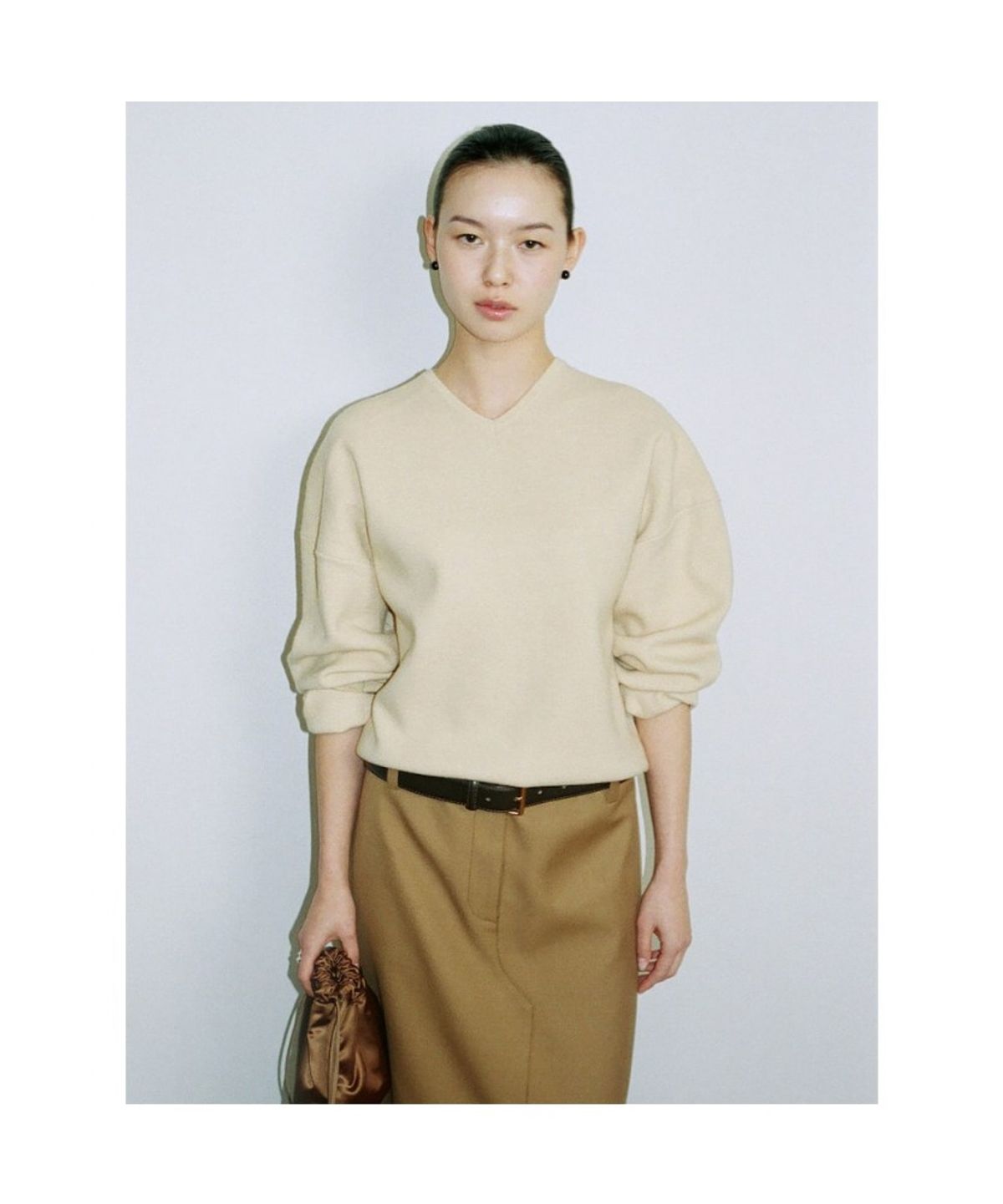 디애퍼처(THE APERTURE) 90S V Neck Knit Top  Beige (TA6251A05A)