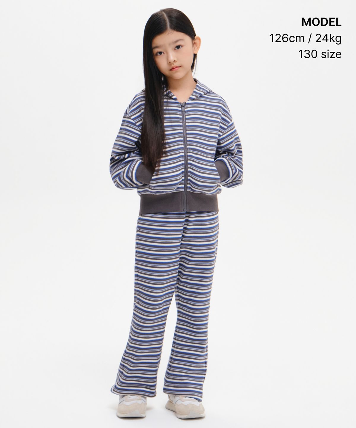 무신사 스탠다드 키즈(MUSINSA STANDARD KIDS) 걸즈 멀티 스트라이프 플레어 스웨트 팬츠 [스카이 블루]