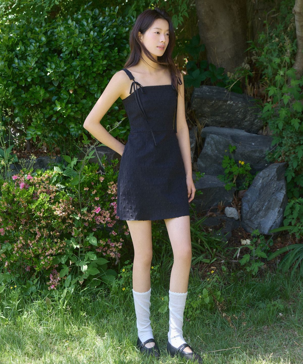 어다울(ADAUL) Dot jacquard ribbon mini dress - black