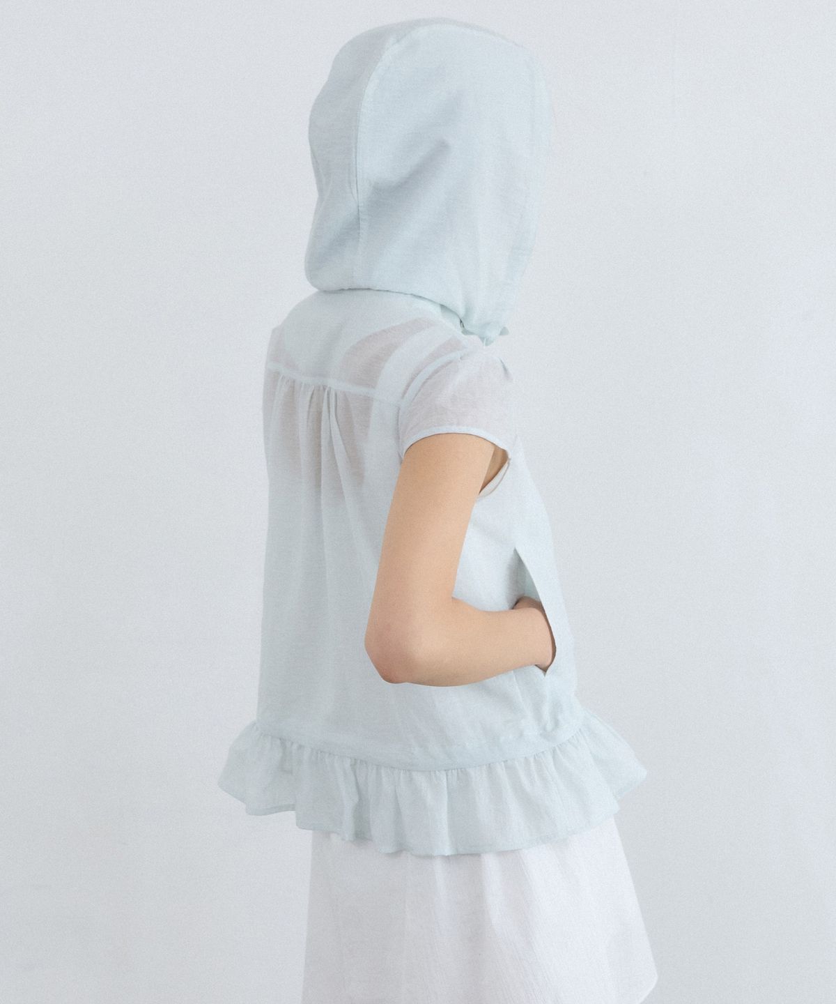 어다울(ADAUL) Sheer texture frill hood blouson - ash blue