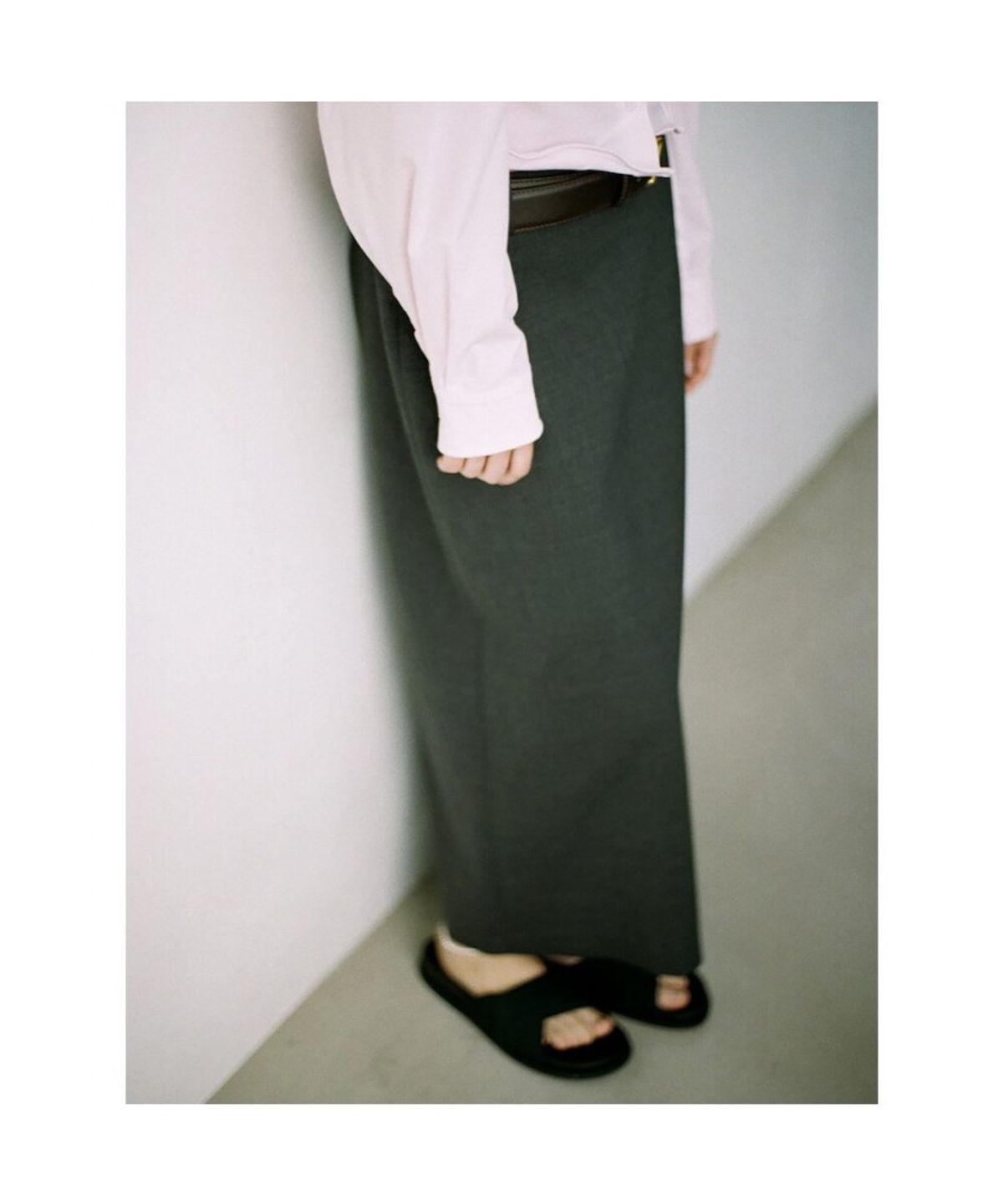 디애퍼처(THE APERTURE) Troia H Line Skirt  Grey (TA6127A043)