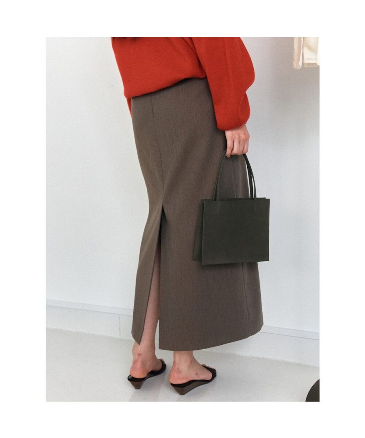 디애퍼처(THE APERTURE) Classic H Line Skirt  Brown (TA6227A02D)