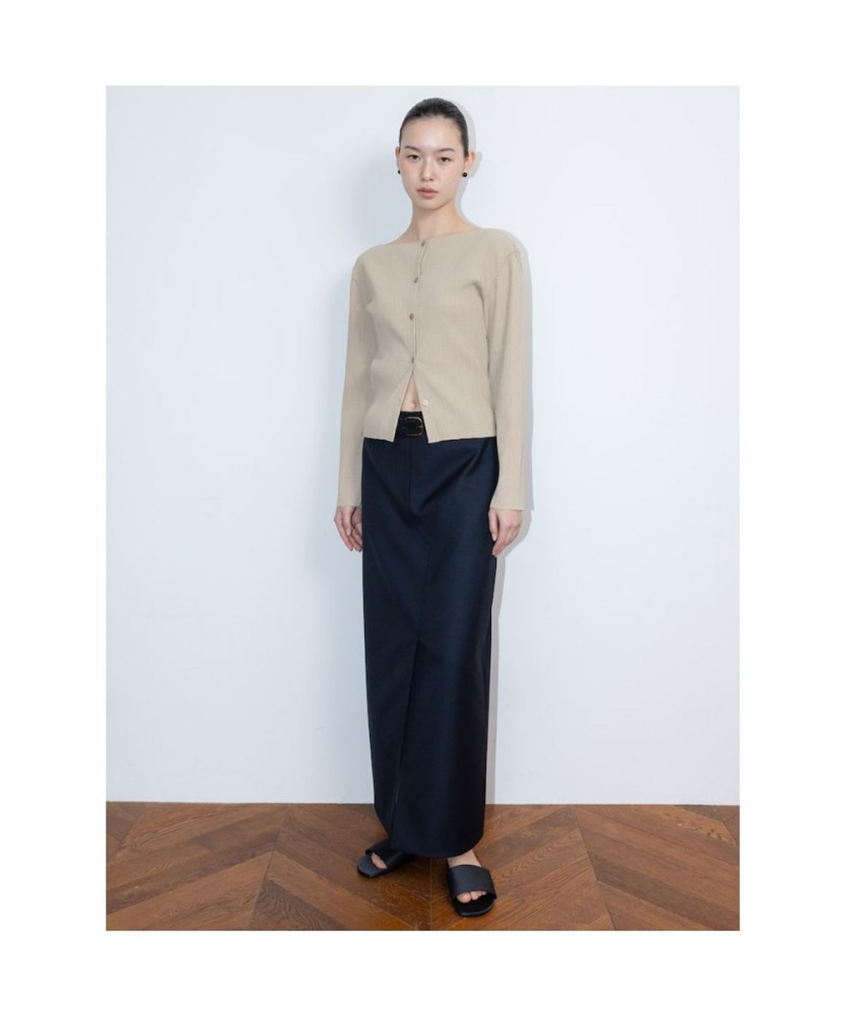 디애퍼처(THE APERTURE) CharlieLong Skirt  Navy (TA6227A07R)