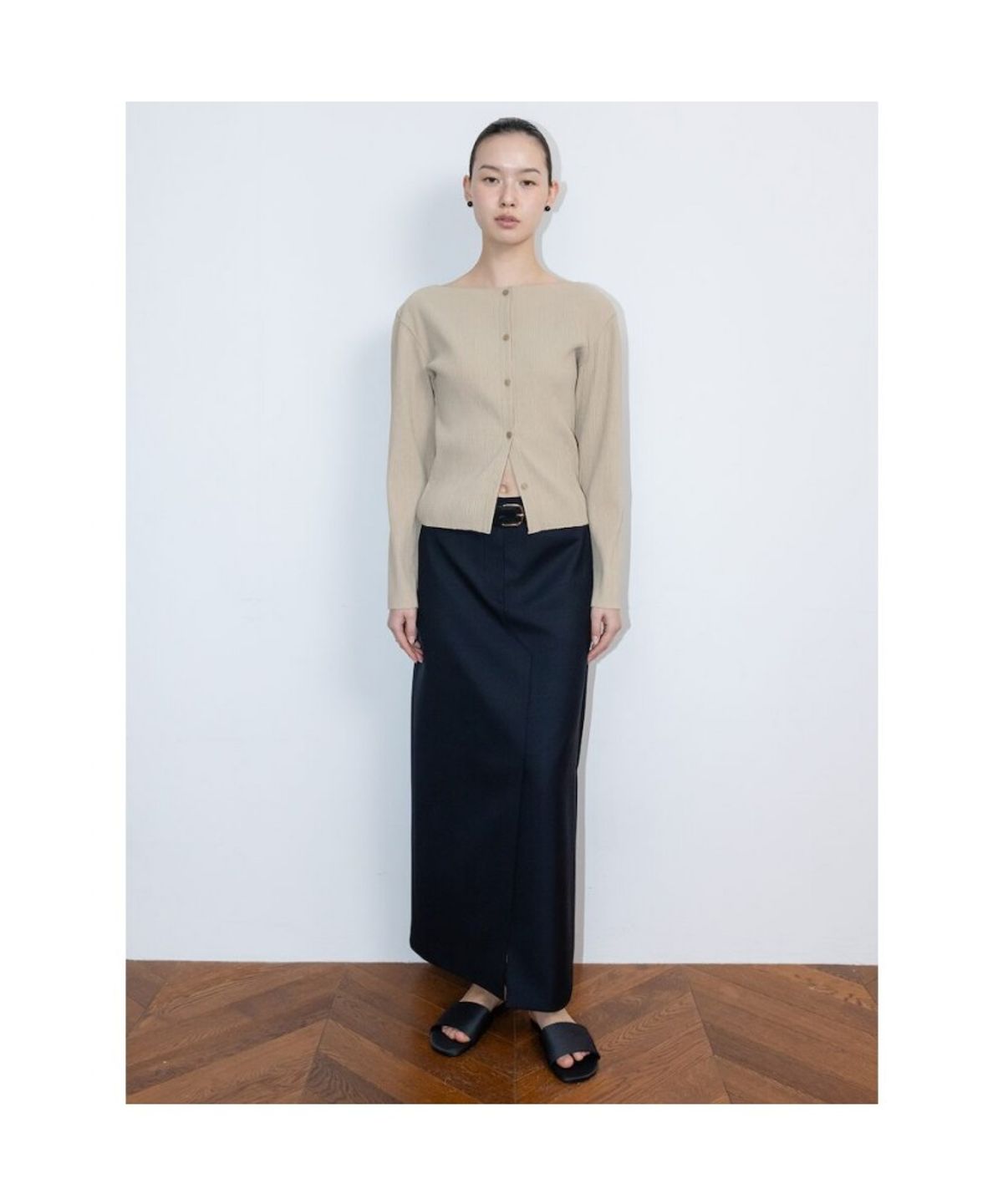 디애퍼처(THE APERTURE) CharlieLong Skirt  Navy (TA6227A07R)
