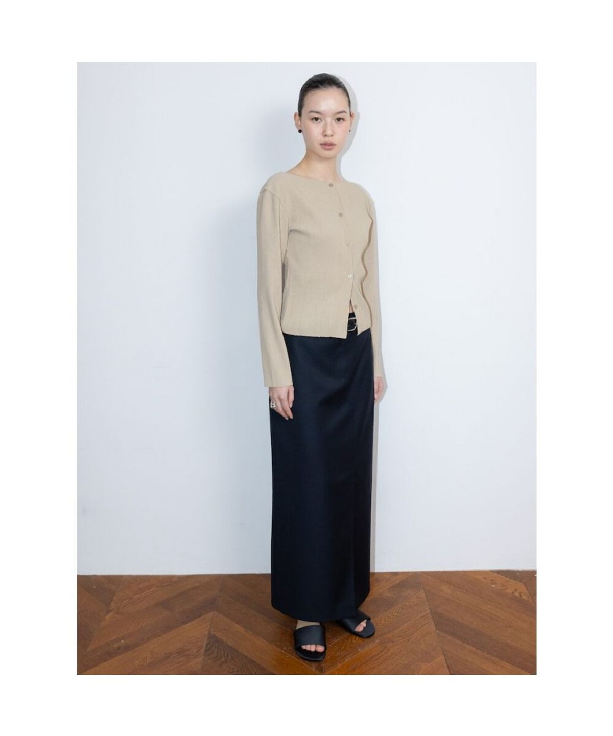디애퍼처(THE APERTURE) CharlieLong Skirt  Navy (TA6227A07R)