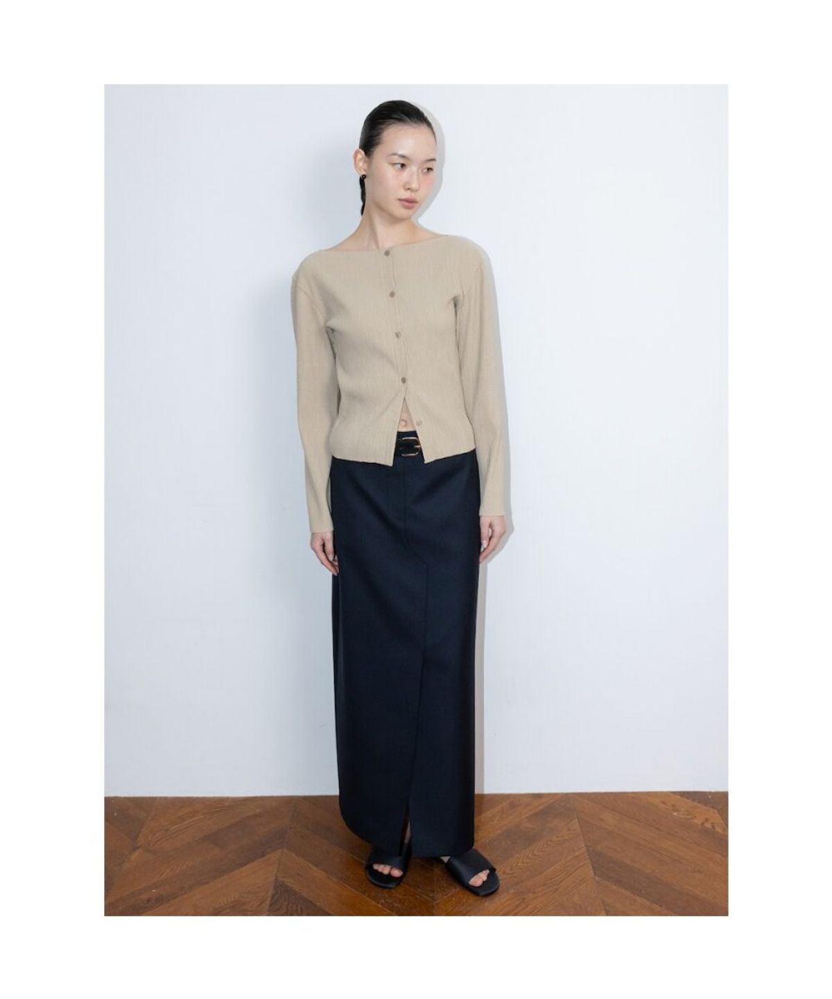 디애퍼처(THE APERTURE) CharlieLong Skirt  Navy (TA6227A07R)
