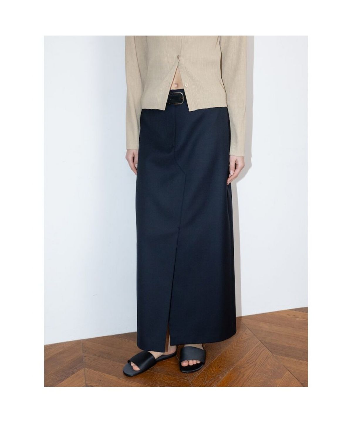 디애퍼처(THE APERTURE) CharlieLong Skirt  Navy (TA6227A07R)