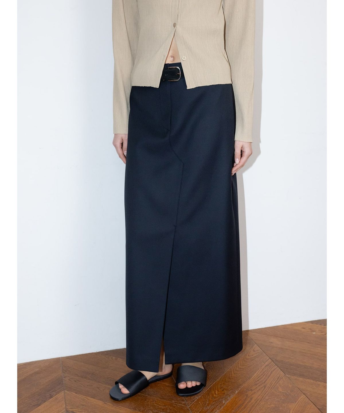 디애퍼처(THE APERTURE) CharlieLong Skirt  Navy (TA6227A07R)