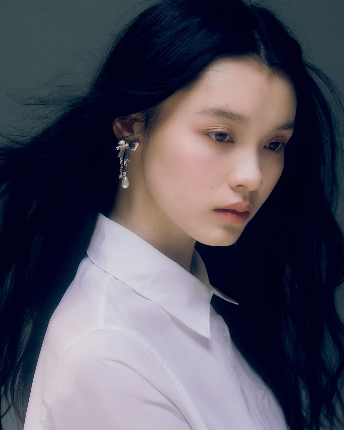 러뷰이(LOVUEE) 리본 아래 토끼와 진주 귀걸이