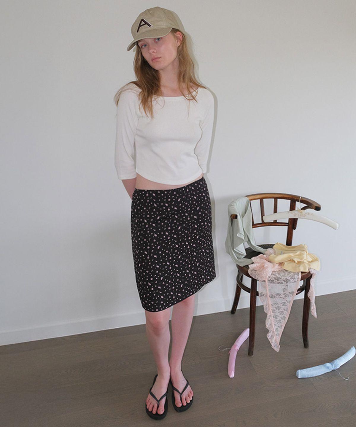 타버트(TARVERT) Marigold Flower Midi Skirt - Black