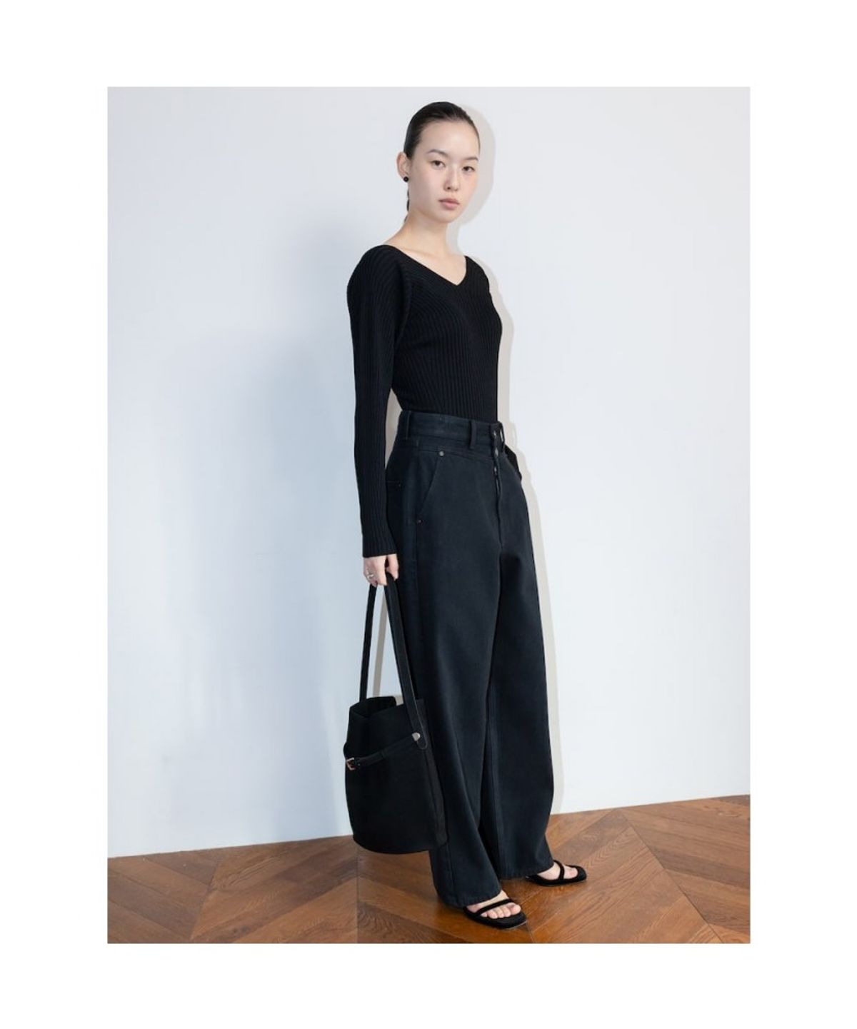 디애퍼처(THE APERTURE) Bucket Belt Bag  Black (TA62D4A015)