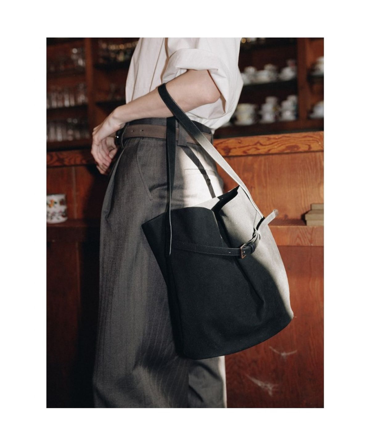 디애퍼처(THE APERTURE) Bucket Belt Bag  Black (TA62D4A015)