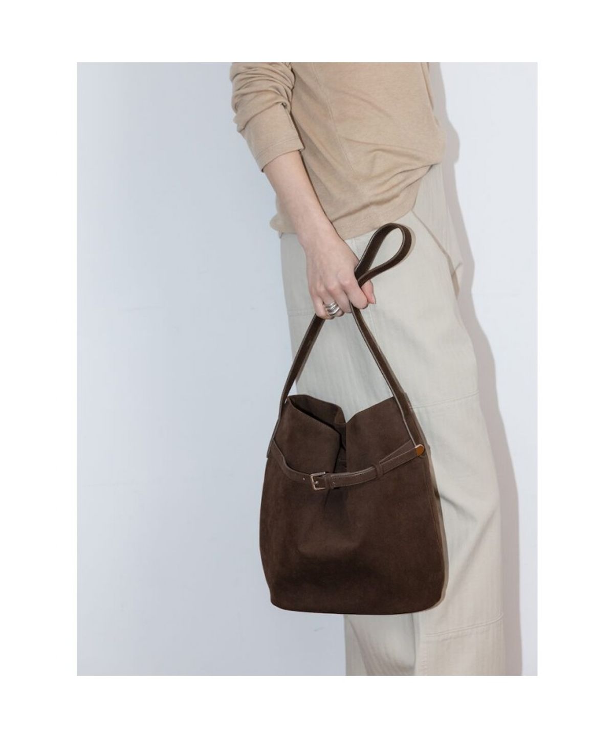 디애퍼처(THE APERTURE) Bucket Belt Bag  Brown (TA62D4A01D)