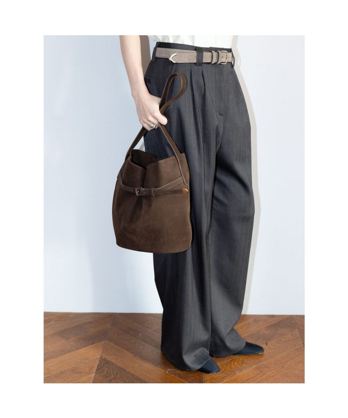 디애퍼처(THE APERTURE) Bucket Belt Bag  Brown (TA62D4A01D)