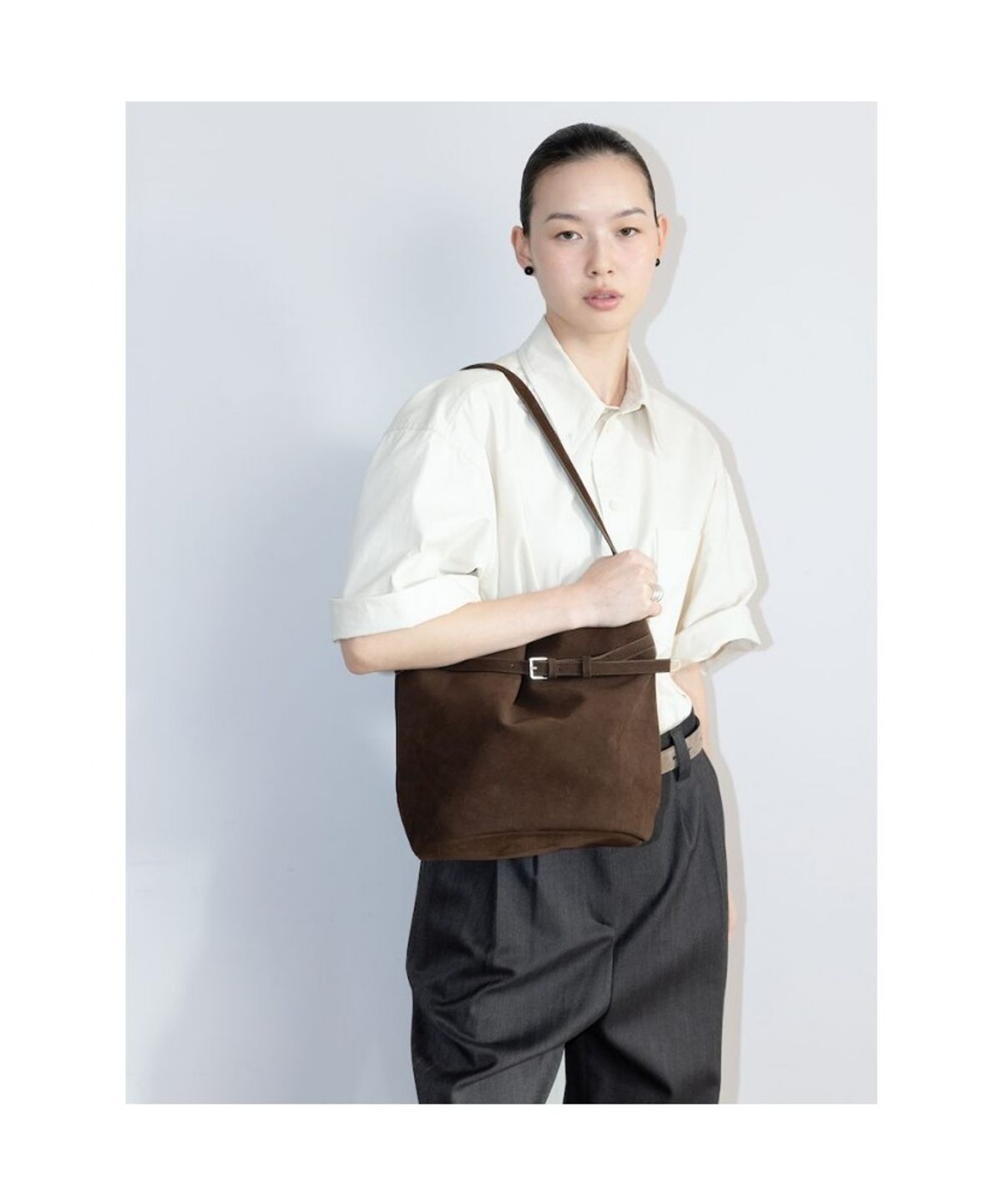 디애퍼처(THE APERTURE) Bucket Belt Bag  Brown (TA62D4A01D)