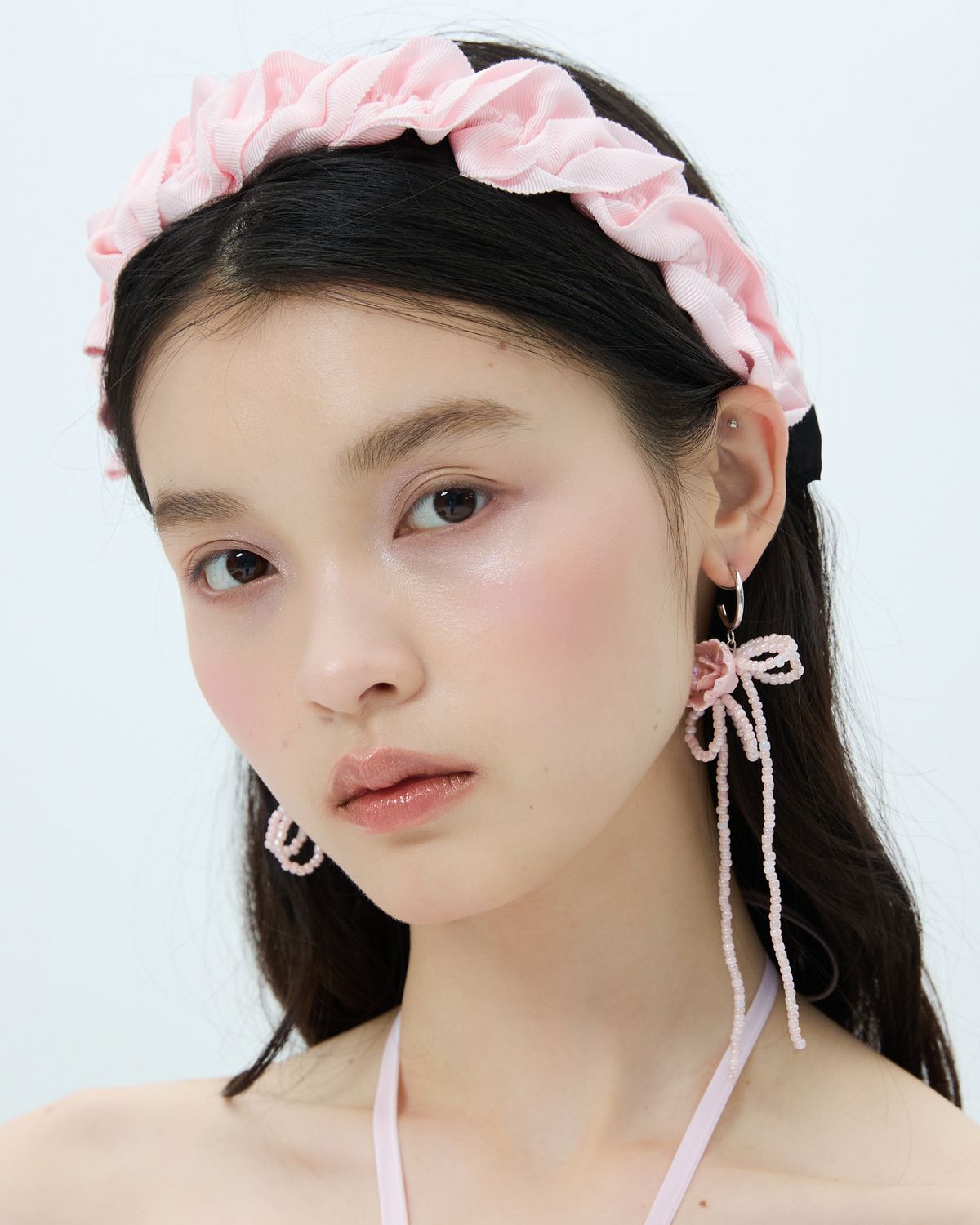 러뷰이(LOVUEE) 헤일로 로즈 비대칭 이어링 핑크 귀걸이