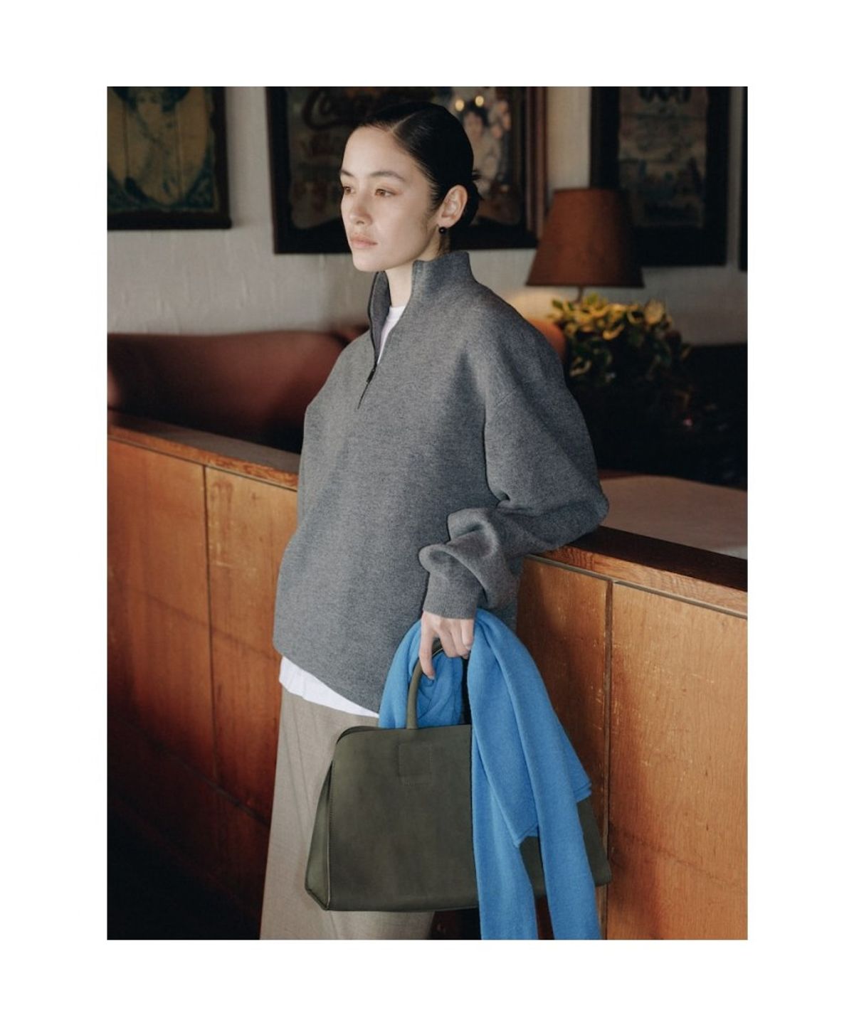 디애퍼처(THE APERTURE) Robbie Bag_Suede  Khaki (TA62D4A03H)