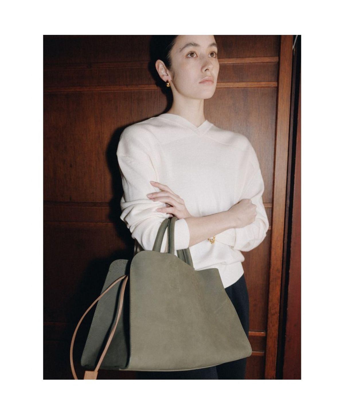 디애퍼처(THE APERTURE) Robbie Bag_Suede  Khaki (TA62D4A03H)