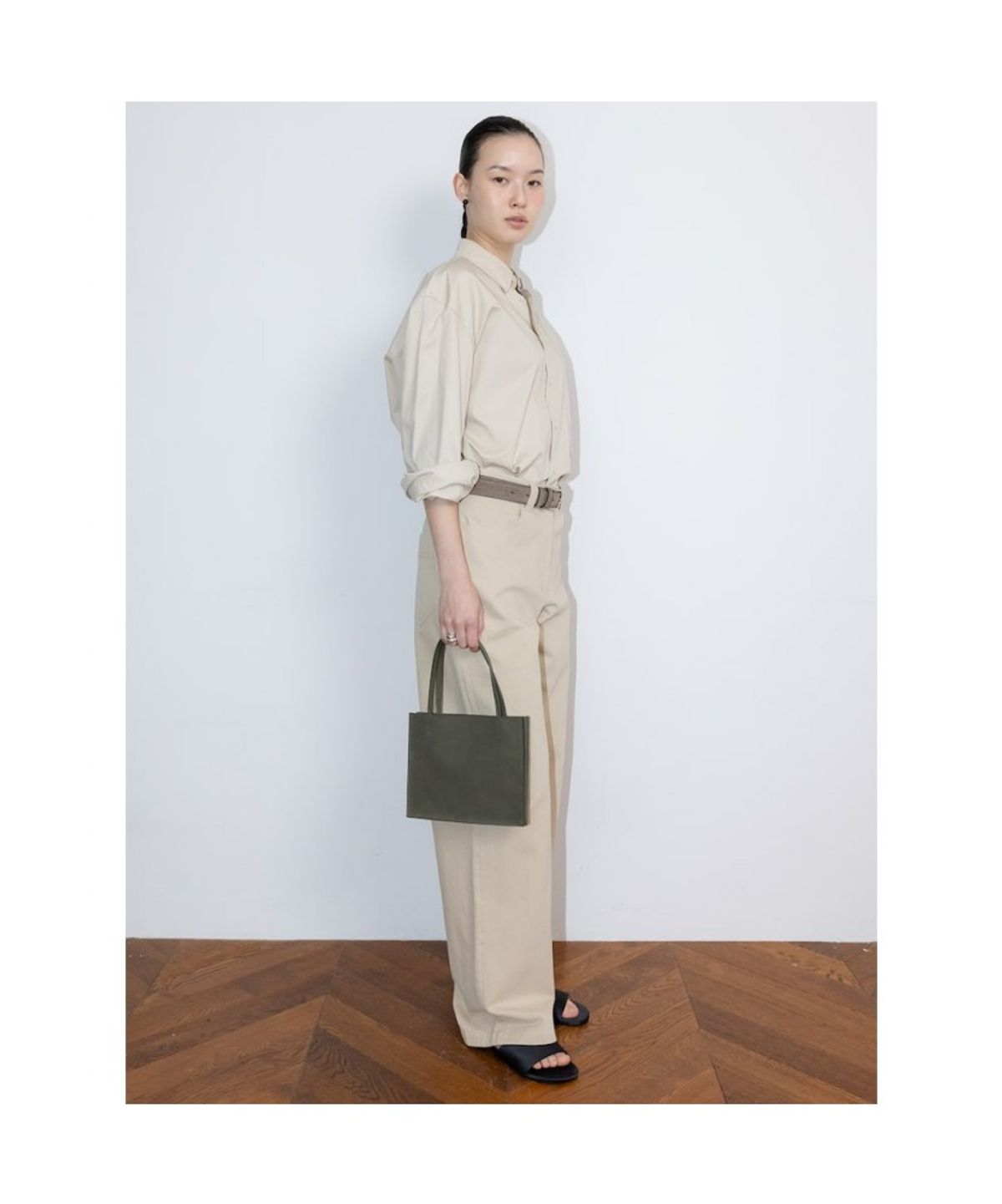 디애퍼처(THE APERTURE) Flip Bag_Suede  Khaki (TA62D4A05H)