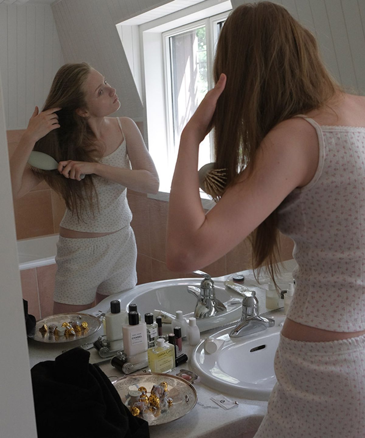 타버트(TARVERT) Lucy Eyelet Sleeveless Top - Ivory