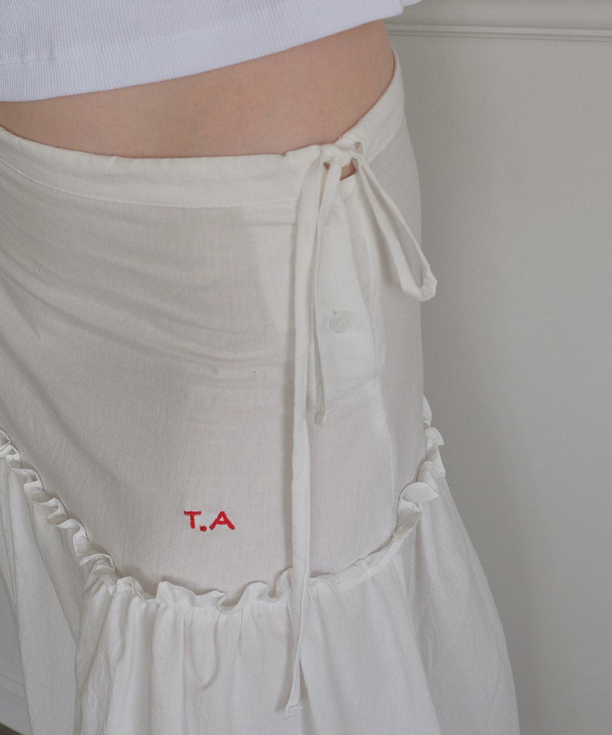 타버트(TARVERT) Maiden Flare Midi Skirt - White