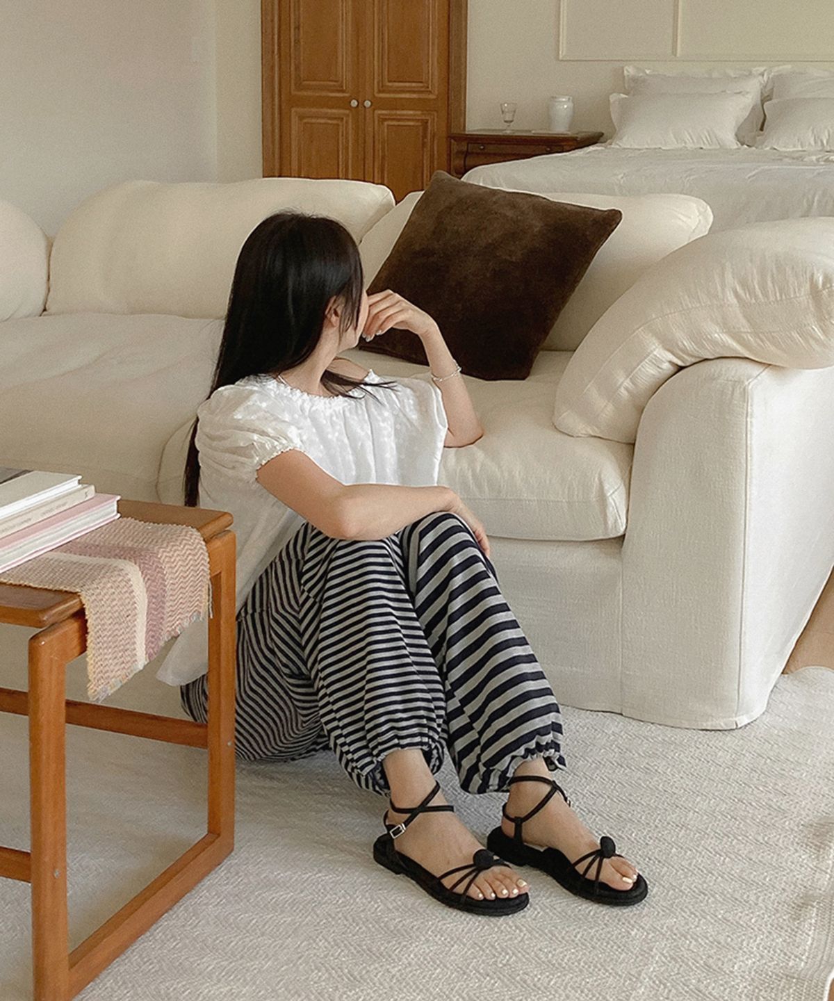 무드앤플(MOODNPLE) Benny 볼드버튼 스트랩 샌들 2cm 1color black
