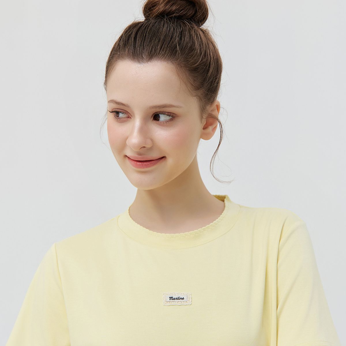 마틴골프(MARTINE GOLF) Blush Scallop Neck T-Shirt_YELLOW