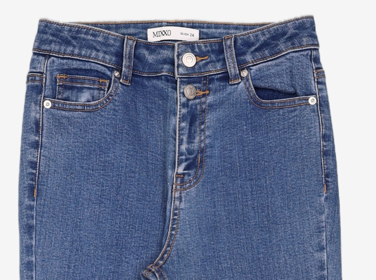 미쏘(MIXXO) 밑단옆슬릿 투버튼 롱부츠컷 데님 MIWTJD321J 24