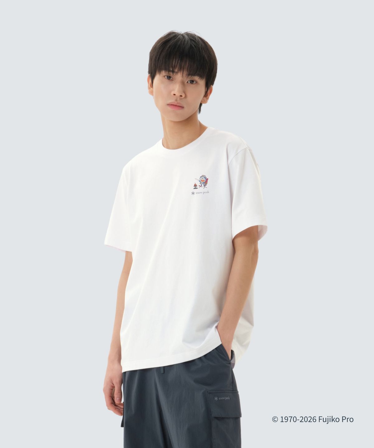 스노우피크 어패럴(SNOWPEAK APPAREL) [스노우피크 I 도라에몽] 캠프파이어 반팔 티셔츠 (S26MUFTS95) Off White