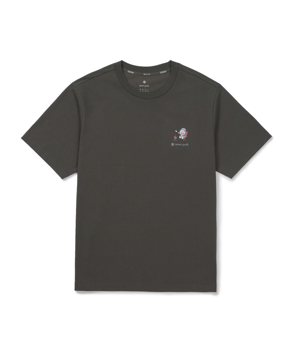 스노우피크 어패럴(SNOWPEAK APPAREL) [스노우피크 I 도라에몽] 캠프파이어 반팔 티셔츠 (S26MUFTS95) Dark Khaki