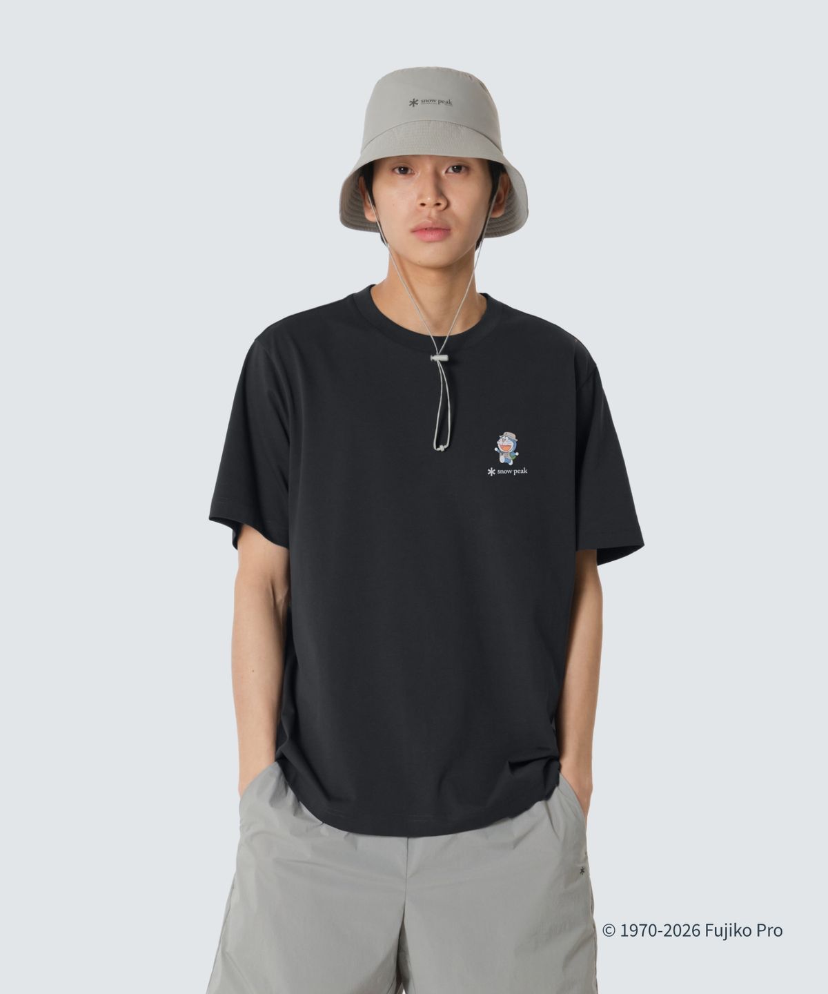 스노우피크 어패럴(SNOWPEAK APPAREL) [스노우피크 I 도라에몽] 백패킹 반팔 티셔츠 (S26MUFTS96) Dark Navy