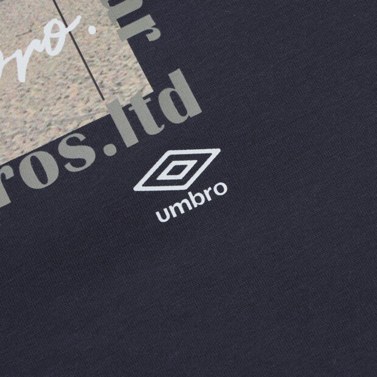 엄브로(UMBRO) 썸머 PICK 포토 쿨피마 반팔 티셔츠 네이비 UR321CRS72
