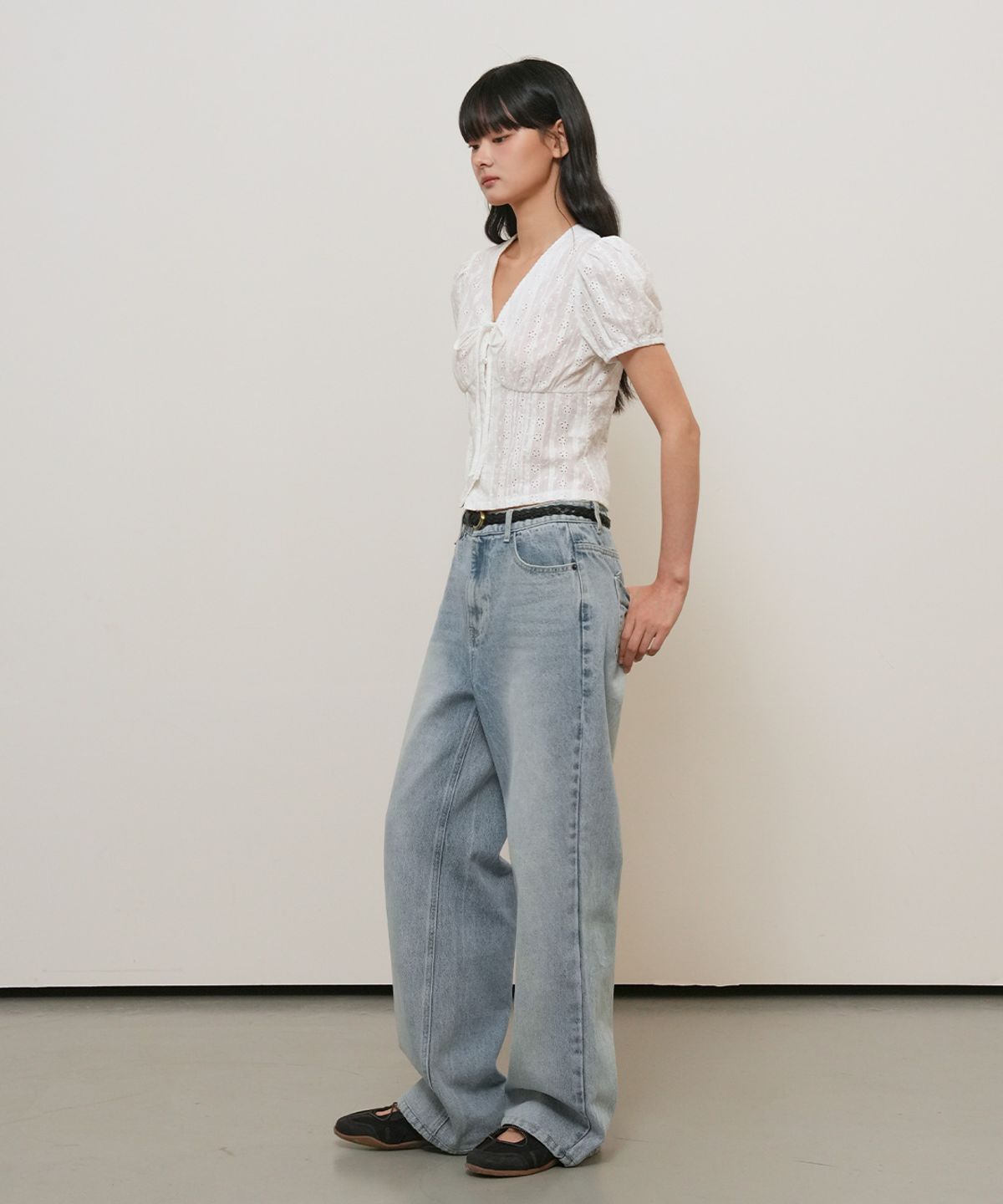 제너럴아이디어(GENERALIDEA) 브이넥 레이스 퍼프 블라우스 [WHITE] / GF2LBL529