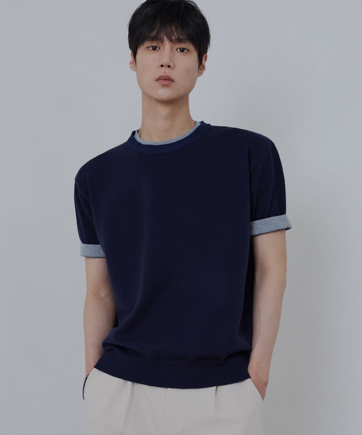 노드유(NODU) 레이어드 배색 라운드 크롭 하프 니트 [네이비]