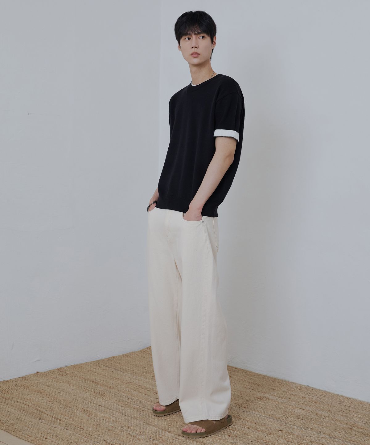 노드유(NODU) 레이어드 배색 라운드 크롭 하프 니트 [블랙]