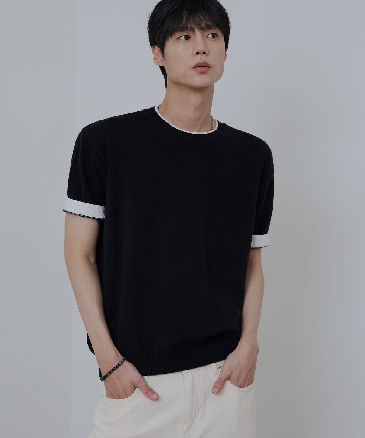 노드유(NODU) 레이어드 배색 라운드 크롭 하프 니트 [블랙]