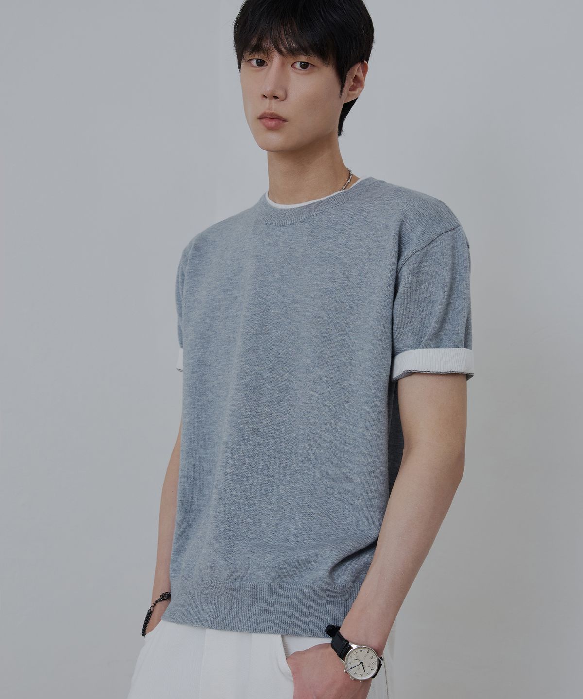 노드유(NODU) 레이어드 배색 라운드 크롭 하프 니트 [그레이]
