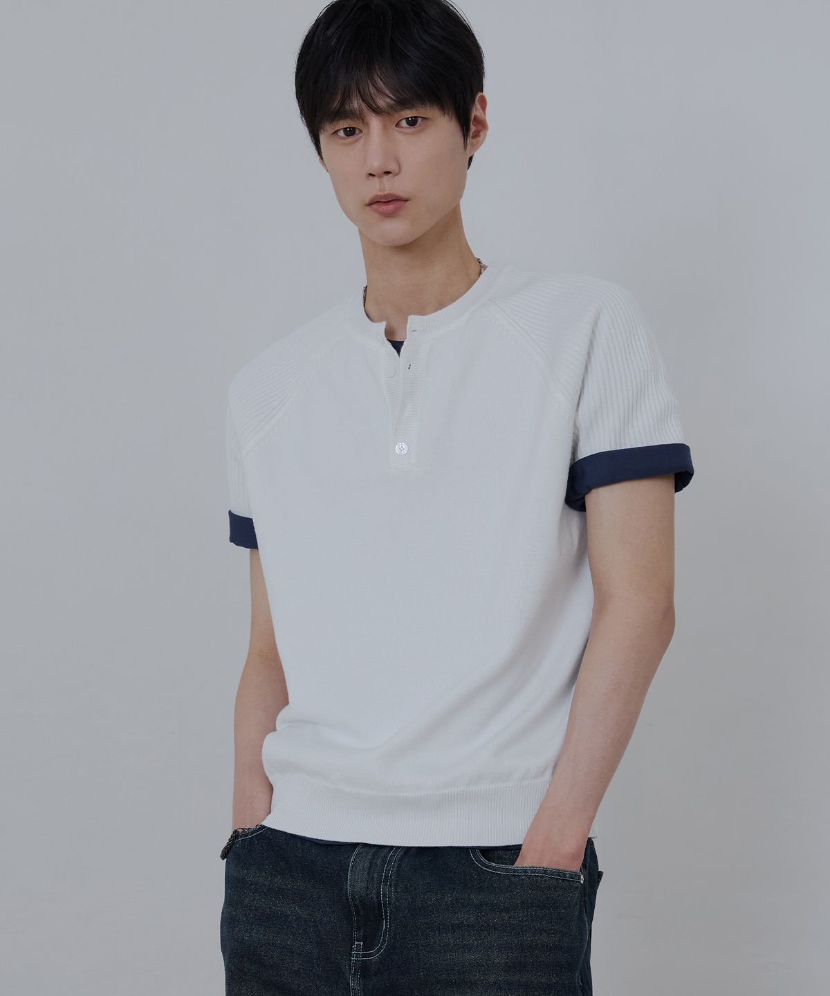 노드유(NODU) 라글란 헨리넥 리브드 크롭 하프 니트 [아이보리]