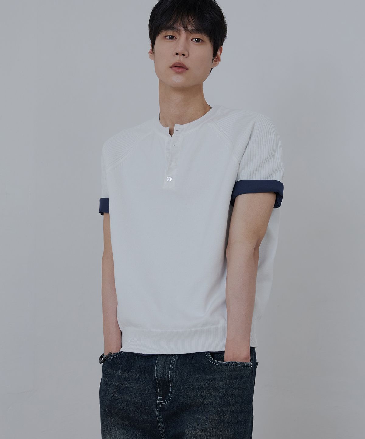 노드유(NODU) 라글란 헨리넥 리브드 크롭 하프 니트 [아이보리]