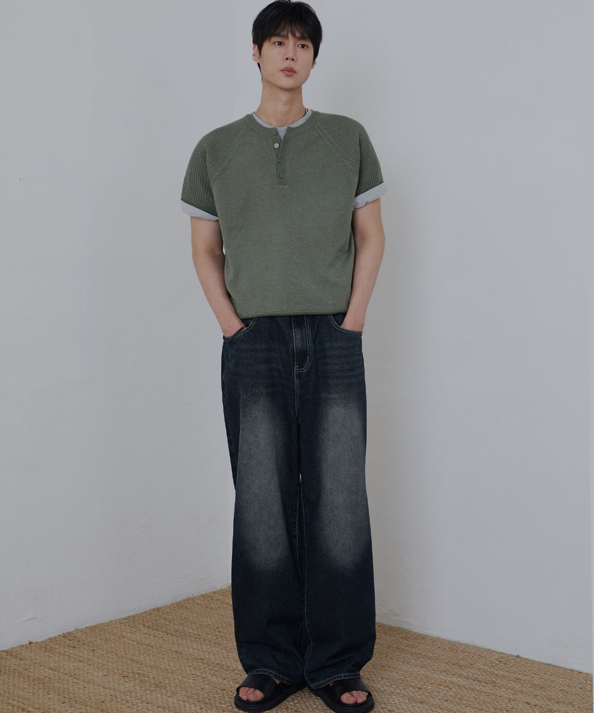 노드유(NODU) 라글란 헨리넥 리브드 크롭 하프 니트 [카키]