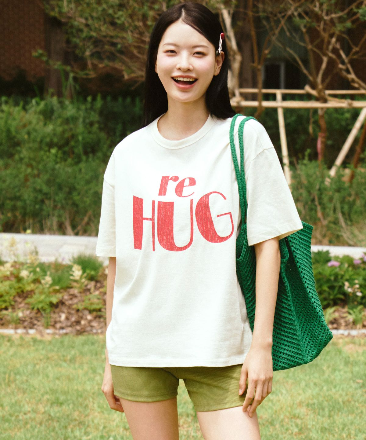 유니버스 가먼트(UNIVERSE GARMENT) RE HUG 크랙 티셔츠_IVORY