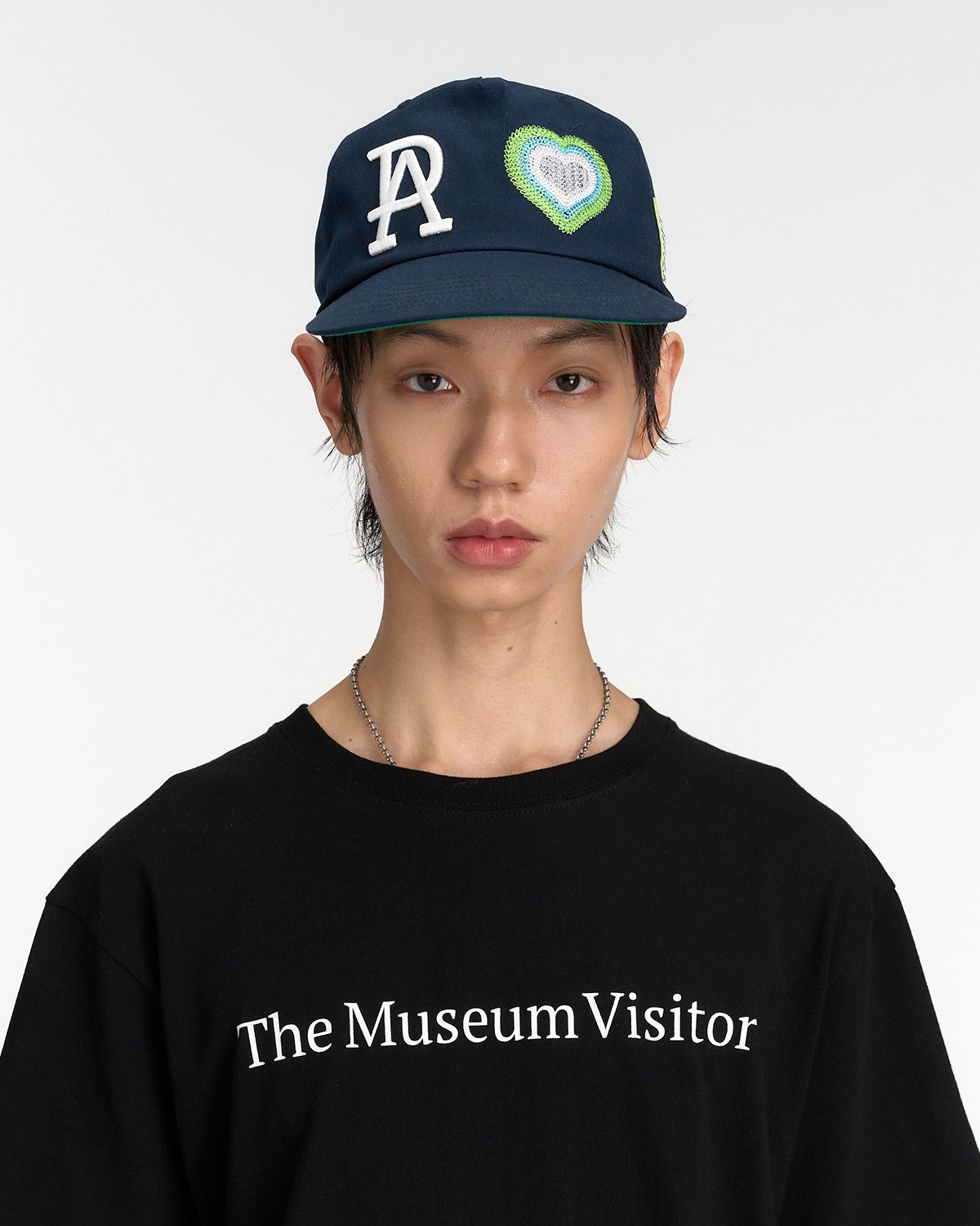 더뮤지엄비지터(THEMUSEUMVISITOR) AD EMBROIDERY LOGO BALL CAP (NAVY)