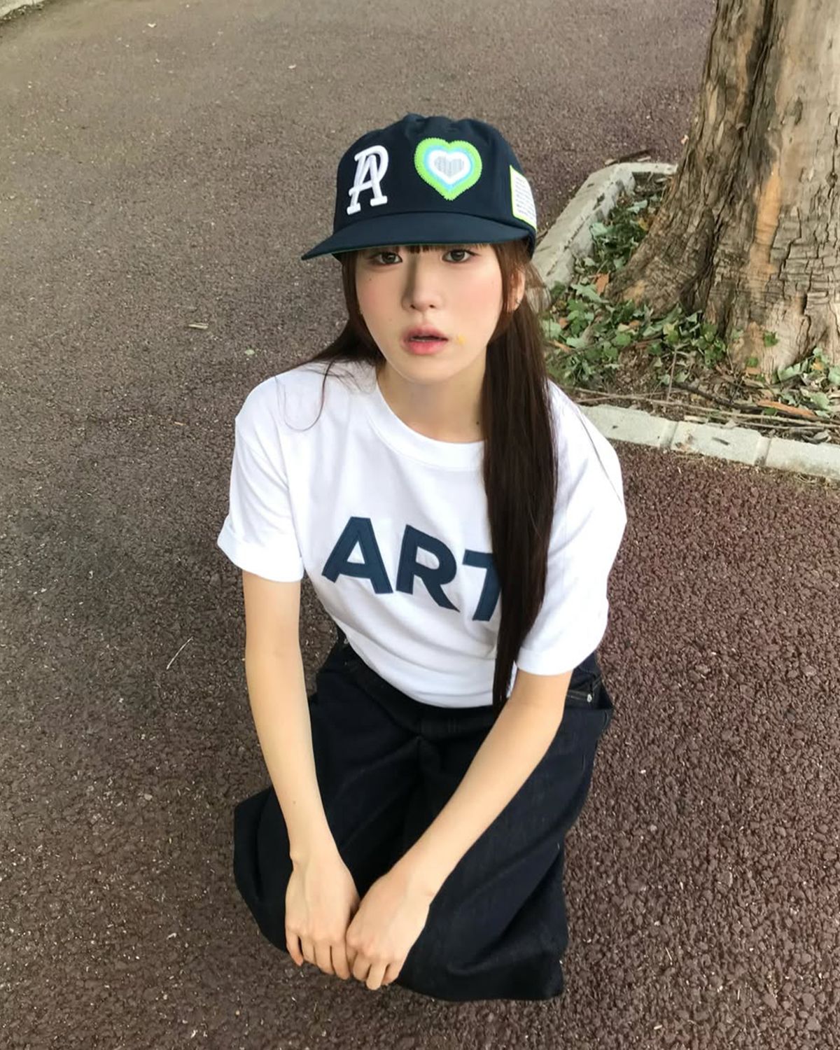 더뮤지엄비지터(THEMUSEUMVISITOR) AD EMBROIDERY LOGO BALL CAP (NAVY)