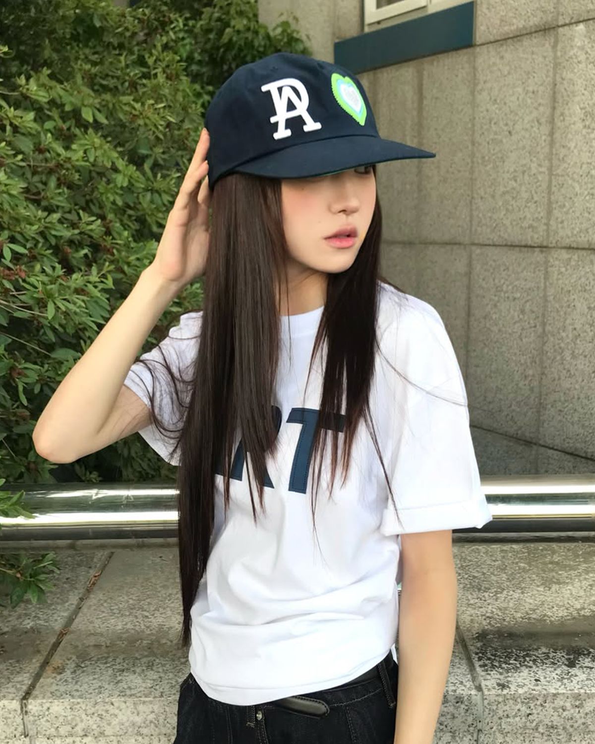 더뮤지엄비지터(THEMUSEUMVISITOR) AD EMBROIDERY LOGO BALL CAP (NAVY)