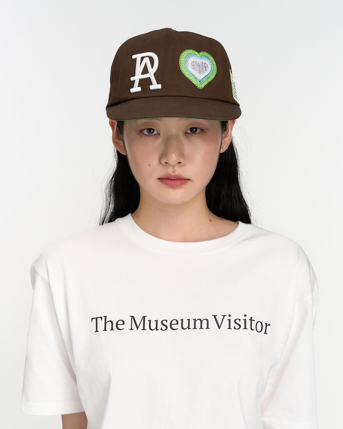 더뮤지엄비지터(THEMUSEUMVISITOR) AD EMBROIDERY LOGO BALL CAP (BROWN)