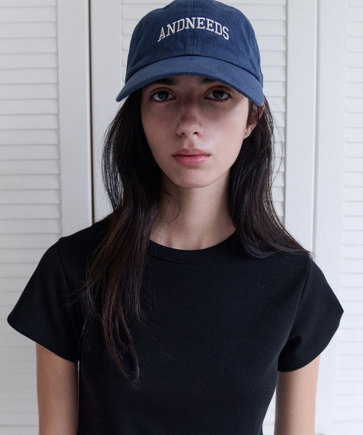 앤니즈(ANDNEEDS) Tipo logo ball cap (navy)