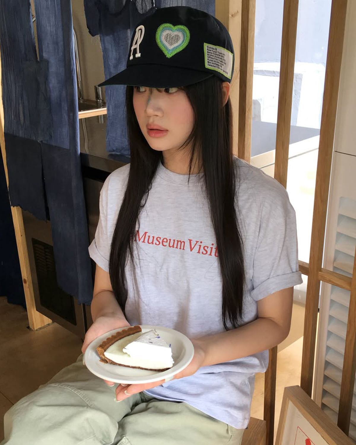 더뮤지엄비지터(THEMUSEUMVISITOR) ESSENTIAL LOGO OVERFIT T-SHIRT (MELANGE GREY)