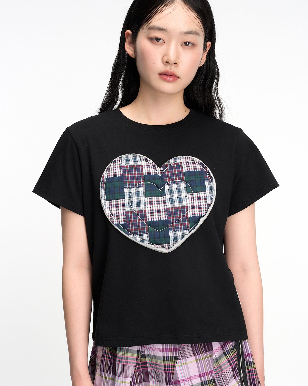 더뮤지엄비지터(THEMUSEUMVISITOR) W VOLUME HEART APPLIQUE T-SHIRT (BLACK)
