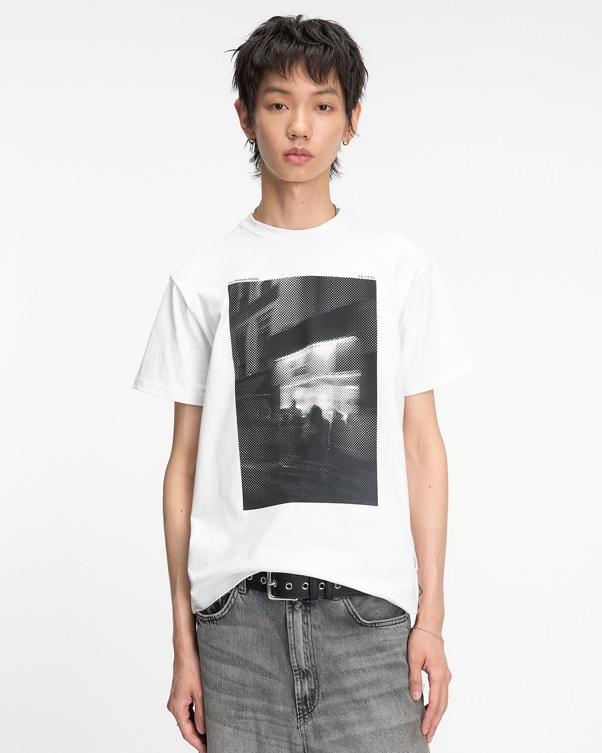 더뮤지엄비지터(THEMUSEUMVISITOR) GALLERY ARTWORK T-SHIRT (WHITE)